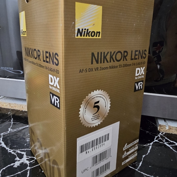 Nikon AF-S DX 55-200mm f/4-5.6 G ED Auto Focus-S DX Nikkor Zoom Lens - Picture 2 of 9